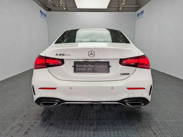 Mercedes-Benz A-Class 2023 A 200 L Voiture de sport version mode extérieur photo 5 Mercedes-Benz A-Class 2023 A 200 L Voiture de sport version mode extérieur photo 5
