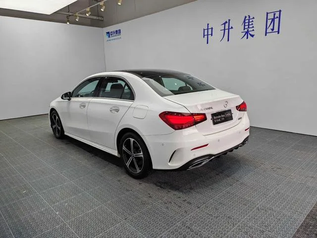 Mercedes-Benz A-Class 2023 A 200 L Voiture de sport version mode extérieur photo 6 Mercedes-Benz A-Class 2023 A 200 L Voiture de sport version mode extérieur photo 6