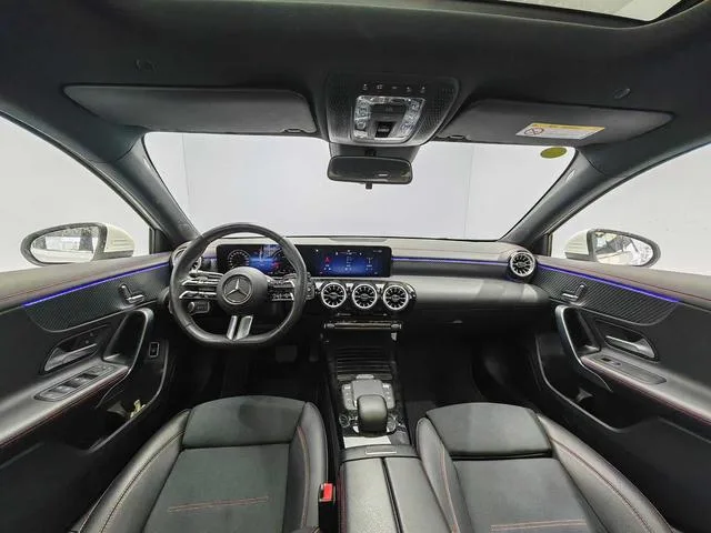 Mercedes-Benz A-Class 2023 A 200 L Voiture de sport version mode extérieur photo 10 Mercedes-Benz A-Class 2023 A 200 L Voiture de sport version mode extérieur photo 10