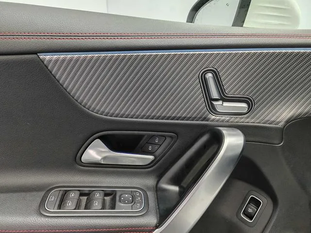 Mercedes-Benz A-Class 2023 A 200 L Voiture de sport version mode intérieur photo 18 Mercedes-Benz A-Class 2023 A 200 L Voiture de sport version mode intérieur photo 18