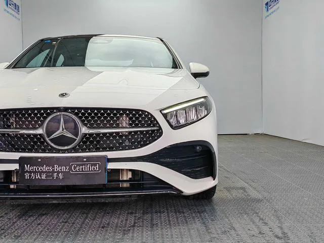 Mercedes-Benz A-Class 2023 A 200 L Voiture de sport version mode intérieur photo 19 Mercedes-Benz A-Class 2023 A 200 L Voiture de sport version mode intérieur photo 19