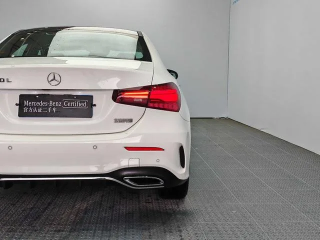 Mercedes-Benz A-Class 2023 A 200 L Voiture de sport version mode intérieur photo 20 Mercedes-Benz A-Class 2023 A 200 L Voiture de sport version mode intérieur photo 20