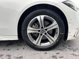 Mercedes-Benz C-Class 2022 C 200 L Versión deportiva exterior foto 5
