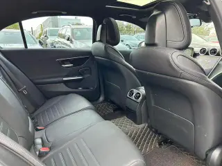 Mercedes-Benz C-Class 2022 C 200 L Versión deportiva interior foto 13
