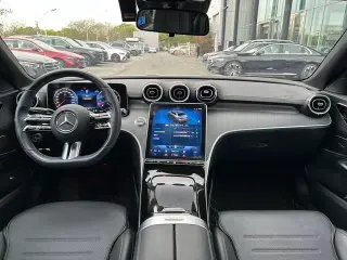 Mercedes-Benz C-Class 2022 C 200 L Versión deportiva interior foto 16