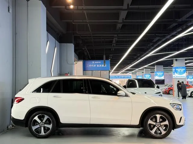 Mercedes-Benz GLC 2022 GLC 260 L 4MATIC Dynamic exterior photo 4 Mercedes-Benz GLC 2022 GLC 260 L 4MATIC Dynamic exterior photo 4