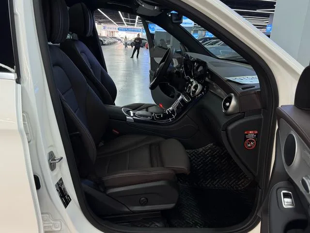 Mercedes-Benz GLC 2022 GLC 260 L 4MATIC Dynamic interior photo 14 Mercedes-Benz GLC 2022 GLC 260 L 4MATIC Dynamic interior photo 14