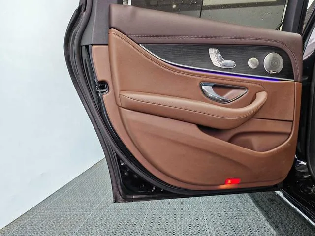Mercedes-Benz E-Class 2023 E 300 L Luxury type Passenger car interior photo 14 Mercedes-Benz E-Class 2023 E 300 L Luxury type Passenger car interior photo 14