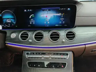 Mercedes-Benz E-Class 2023 E 300 L Luxury type Passenger car interior photo 17 Mercedes-Benz E-Class 2023 E 300 L Luxury type Passenger car interior photo 17
