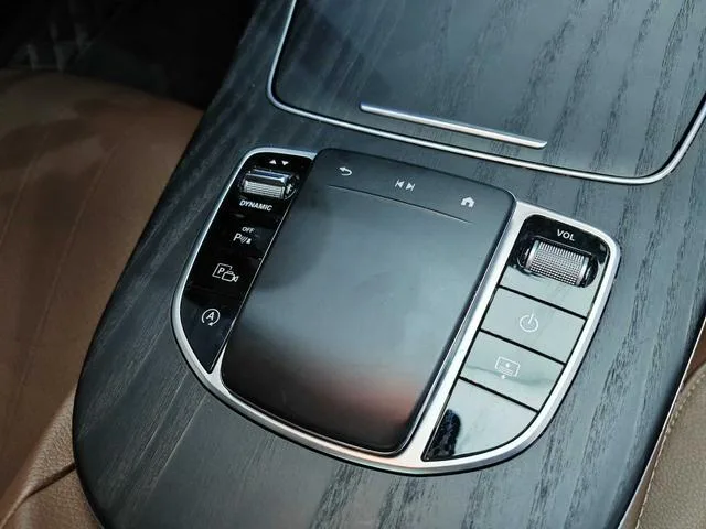 Mercedes-Benz E-Class 2023 E 300 L Luxury type Passenger car interior photo 18 Mercedes-Benz E-Class 2023 E 300 L Luxury type Passenger car interior photo 18