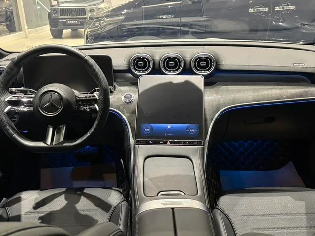 Mercedes-Benz C-Class 2024 C 260 L Sports version interior photo 10 Mercedes-Benz C-Class 2024 C 260 L Sports version interior photo 10