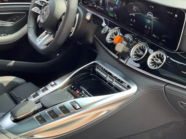 Mercedes-Benz AMG GT 2023 AMG GT 50 4MATIC Coche deportivo de cuatro puertas interior foto 13 Mercedes-Benz AMG GT 2023 AMG GT 50 4MATIC Coche deportivo de cuatro puertas interior foto 13