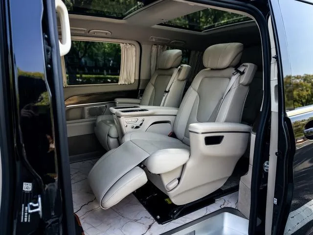 Mercedes-Benz V-Class 2020 V 260 Version de luxe intérieur photo 14 Mercedes-Benz V-Class 2020 V 260 Version de luxe intérieur photo 14