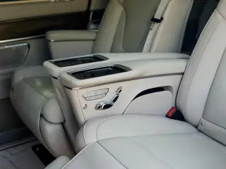 Mercedes-Benz V-Class 2020 V 260 Version de luxe intérieur photo 15 Mercedes-Benz V-Class 2020 V 260 Version de luxe intérieur photo 15