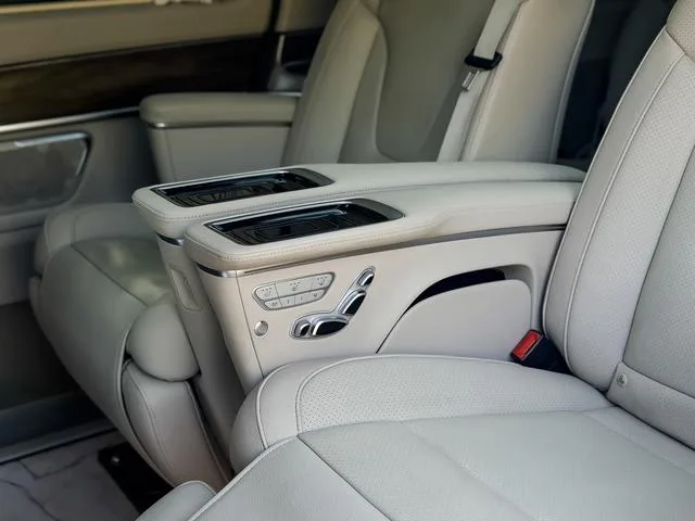 Mercedes-Benz V-Class 2020 V 260 Version de luxe intérieur photo 15 Mercedes-Benz V-Class 2020 V 260 Version de luxe intérieur photo 15