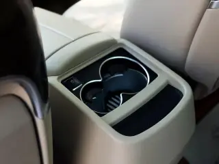Mercedes-Benz V-Class 2020 V 260 Version de luxe intérieur photo 17 Mercedes-Benz V-Class 2020 V 260 Version de luxe intérieur photo 17