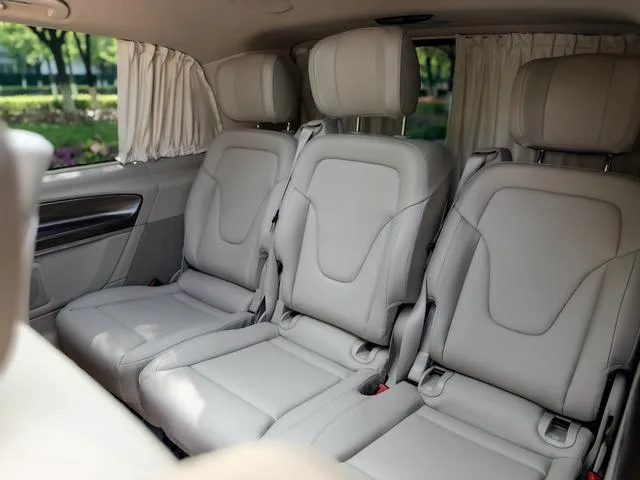 Mercedes-Benz V-Class 2020 V 260 Version de luxe intérieur photo 19 Mercedes-Benz V-Class 2020 V 260 Version de luxe intérieur photo 19