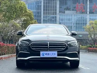 Mercedes-Benz E-Class 2023 E 300 L Estilo de moda Coche exterior foto 2 Mercedes-Benz E-Class 2023 E 300 L Estilo de moda Coche exterior foto 2