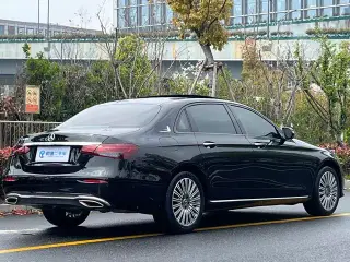 Mercedes-Benz E-Class 2023 E 300 L Estilo de moda Coche exterior foto 3 Mercedes-Benz E-Class 2023 E 300 L Estilo de moda Coche exterior foto 3