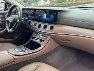 Mercedes-Benz E-Class 2023 E 300 L Estilo de moda Coche interior foto 15 Mercedes-Benz E-Class 2023 E 300 L Estilo de moda Coche interior foto 15