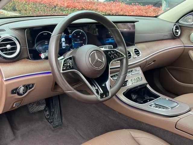 Mercedes-Benz E-Class 2023 E 300 L Estilo de moda Coche interior foto 16 Mercedes-Benz E-Class 2023 E 300 L Estilo de moda Coche interior foto 16