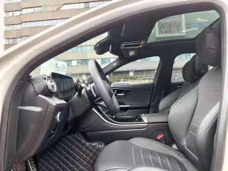 Mercedes-Benz C-Class 2024 C 260 L Edición deportiva Haoye interior foto 12