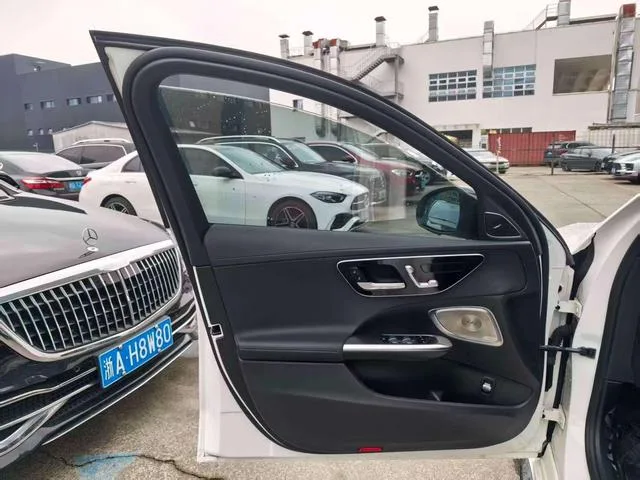 Mercedes-Benz C-Class 2024 C 260 L Edición deportiva Haoye interior foto 15