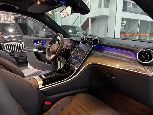Mercedes-Benz GLC Coupe 2024 GLC 260 4MATIC coupe SUV interior photo 9 Mercedes-Benz GLC Coupe 2024 GLC 260 4MATIC coupe SUV interior photo 9