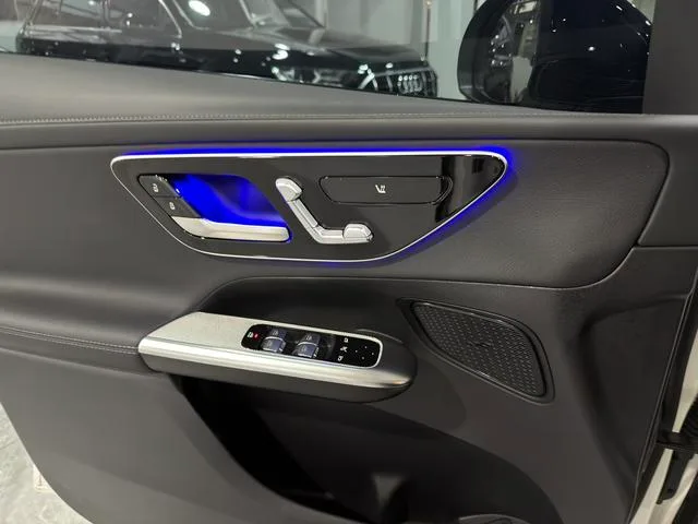 Mercedes-Benz GLC Coupe 2024 GLC 260 4MATIC coupe SUV interior photo 11 Mercedes-Benz GLC Coupe 2024 GLC 260 4MATIC coupe SUV interior photo 11