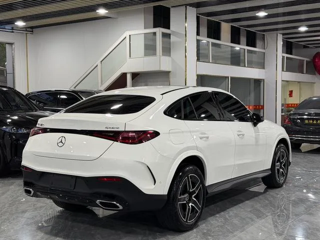 Mercedes-Benz GLC Coupe 2024 GLC 260 4MATIC coupe SUV interior photo 13 Mercedes-Benz GLC Coupe 2024 GLC 260 4MATIC coupe SUV interior photo 13