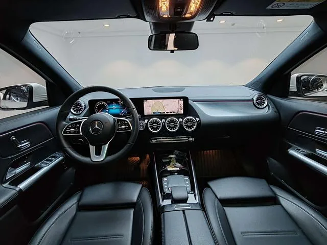 Mercedes-Benz GLA 2023 GLA 220 interior photo 11