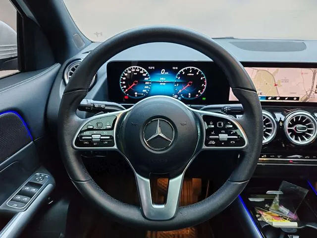 Mercedes-Benz GLA 2023 GLA 220 interior photo 12