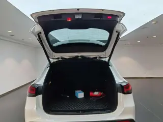 Mercedes-Benz GLA 2023 GLA 220 interior photo 16