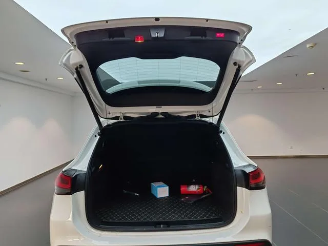 Mercedes-Benz GLA 2023 GLA 220 interior photo 16