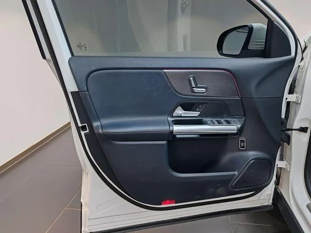 Mercedes-Benz GLA 2023 GLA 220 interior photo 18
