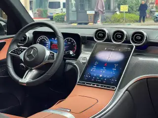Mercedes-Benz GLC 2023 GLC 260 L 4MATIC Dynamic 5 seat interior photo 11 Mercedes-Benz GLC 2023 GLC 260 L 4MATIC Dynamic 5 seat interior photo 11