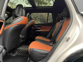 Mercedes-Benz GLC 2023 GLC 260 L 4MATIC Dynamic 5 seat interior photo 17 Mercedes-Benz GLC 2023 GLC 260 L 4MATIC Dynamic 5 seat interior photo 17