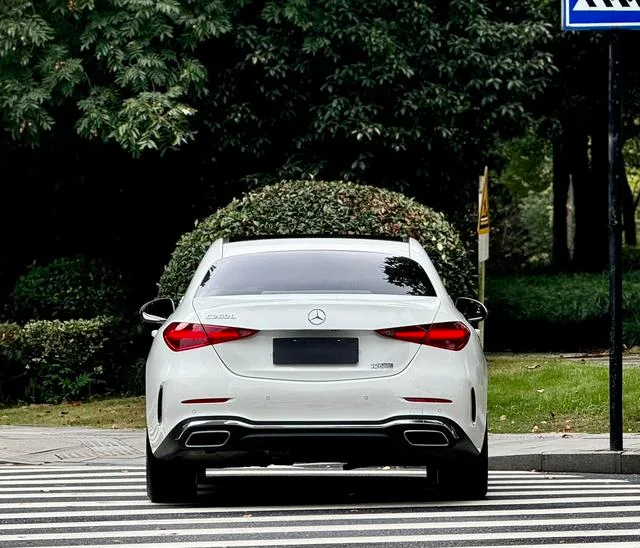 Mercedes-Benz C-Class 2023 C 260 L Version sportive extérieur photo 3 Mercedes-Benz C-Class 2023 C 260 L Version sportive extérieur photo 3