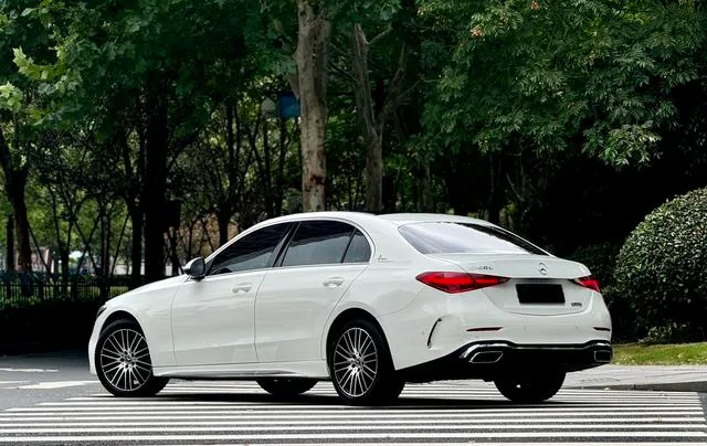Mercedes-Benz C-Class 2023 C 260 L Version sportive extérieur photo 4 Mercedes-Benz C-Class 2023 C 260 L Version sportive extérieur photo 4