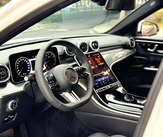Mercedes-Benz C-Class 2023 C 260 L Version sportive intérieur photo 8 Mercedes-Benz C-Class 2023 C 260 L Version sportive intérieur photo 8