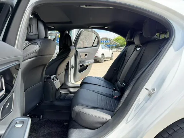 Mercedes-Benz C-Class 2023 Mise à jour C 200 L Version sportive intérieur photo 9 Mercedes-Benz C-Class 2023 Mise à jour C 200 L Version sportive intérieur photo 9