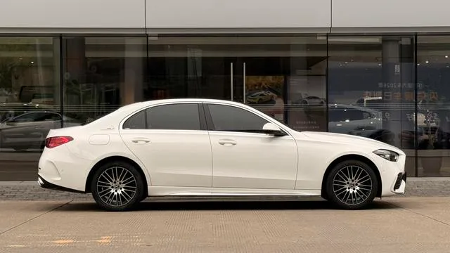 Mercedes-Benz C-Class 2022 Reforma C 260 L Versión deportiva exterior foto 5 Mercedes-Benz C-Class 2022 Reforma C 260 L Versión deportiva exterior foto 5