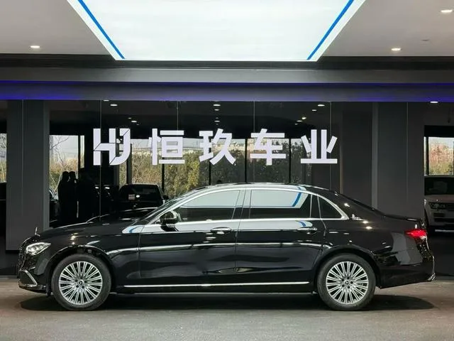 Mercedes-Benz E-Class 2023 Restyling E 300 L Fashionable Passenger car interior photo 6 Mercedes-Benz E-Class 2023 Restyling E 300 L Fashionable Passenger car interior photo 6