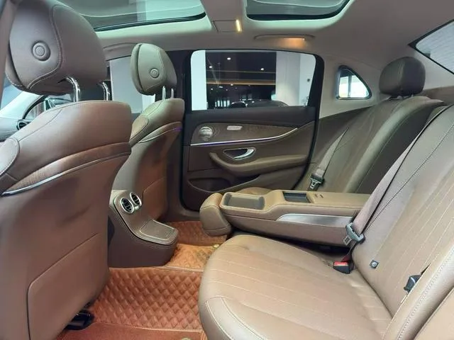Mercedes-Benz E-Class 2023 Restyling E 300 L Fashionable Passenger car interior photo 7 Mercedes-Benz E-Class 2023 Restyling E 300 L Fashionable Passenger car interior photo 7