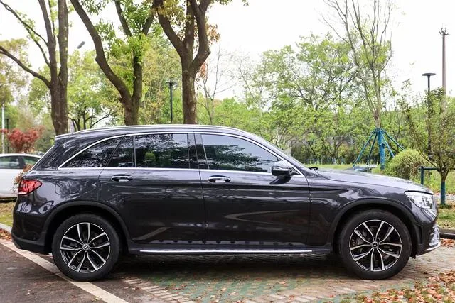 Mercedes-Benz GLC 2020 Restyling GLC 260 L 4MATIC Dynamic exterior photo 4 Mercedes-Benz GLC 2020 Restyling GLC 260 L 4MATIC Dynamic exterior photo 4