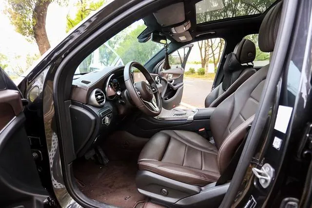 Mercedes-Benz GLC 2020 Restyling GLC 260 L 4MATIC Dynamic interior photo 6 Mercedes-Benz GLC 2020 Restyling GLC 260 L 4MATIC Dynamic interior photo 6