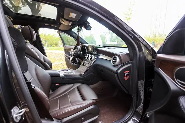 Mercedes-Benz GLC 2020 Restyling GLC 260 L 4MATIC Dynamic interior photo 7 Mercedes-Benz GLC 2020 Restyling GLC 260 L 4MATIC Dynamic interior photo 7