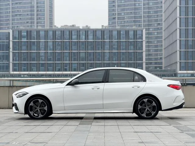 Mercedes-Benz C-Class 2022 C 260 L Edición deportiva Haoye exterior foto 3