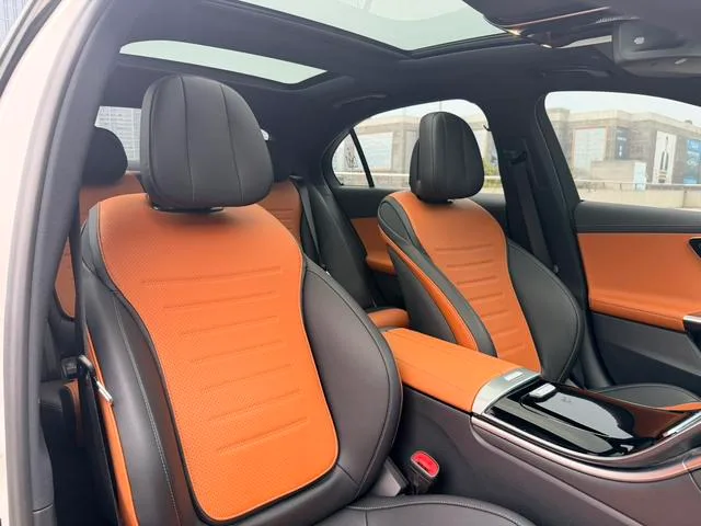 Mercedes-Benz C-Class 2022 C 260 L Edición deportiva Haoye interior foto 14