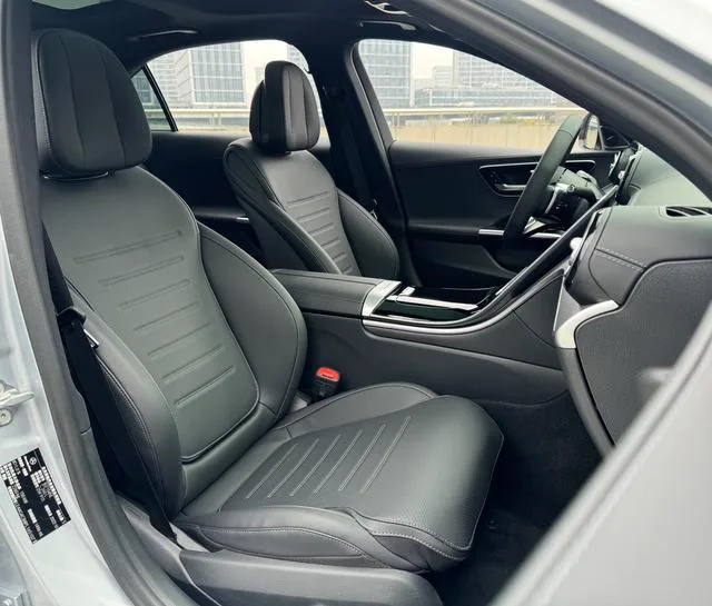 Mercedes-Benz C-Class 2023 C 260 L Hao Night Sports Edition interior photo 7 Mercedes-Benz C-Class 2023 C 260 L Hao Night Sports Edition interior photo 7